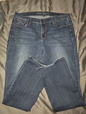Old Navy Women’s Curvy Dream Jeans - Size 14 Short - Medium Wash